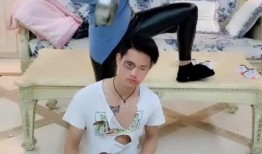 两口子曰批的视频,揭秘夫妻间的幽默智慧